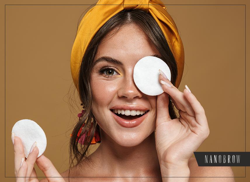 Apakah cara terbaik untuk mencuci mekap kening?